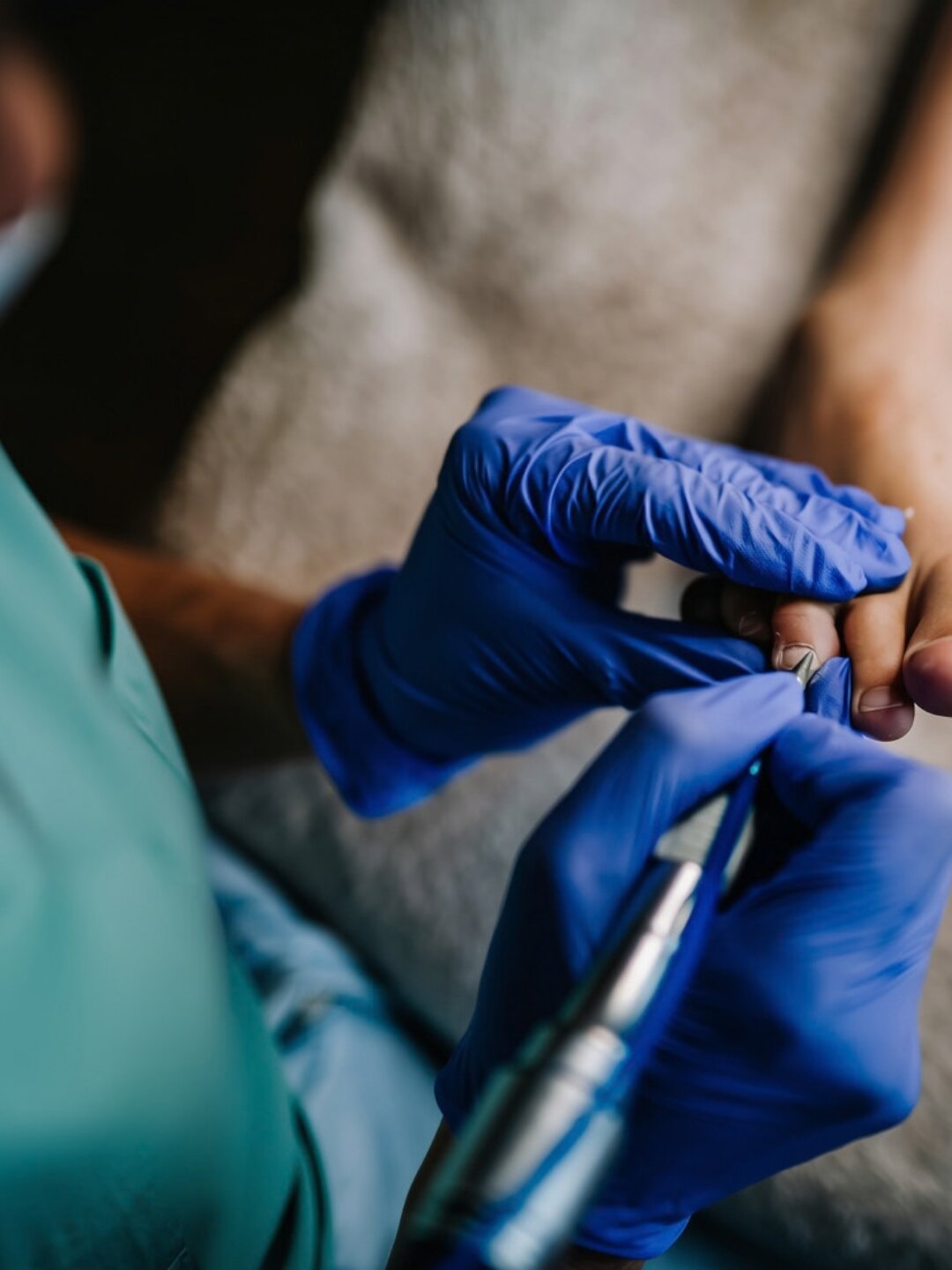 Nagelbehandeling door Voetzorg Helen, gespecialiseerde pedicure in Rutten